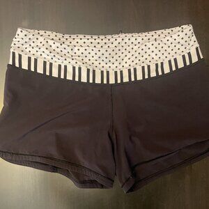 Lululemon black & white shorts